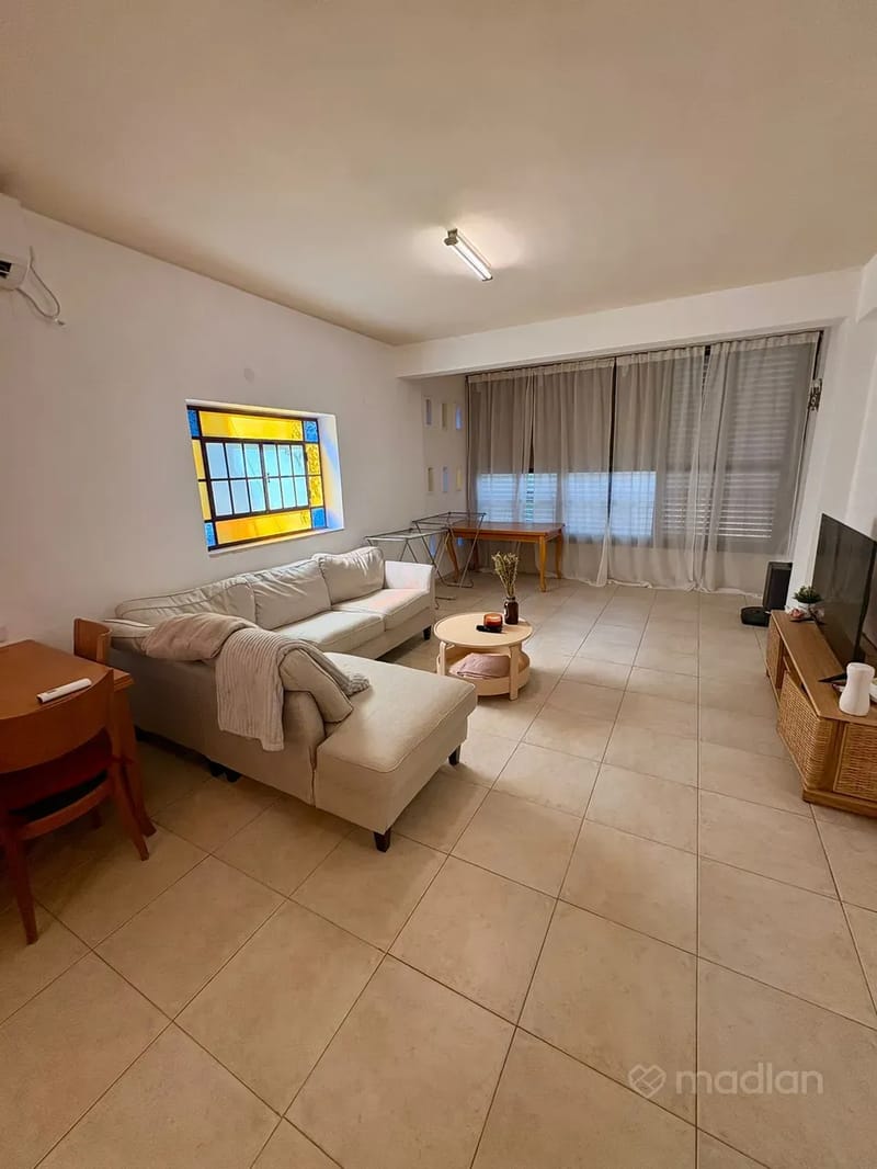 תמונה ממדלן – 4 חדרים • 5,500 ₪, א"ד גורדון 5, 'שכונה א, רחובות (1)