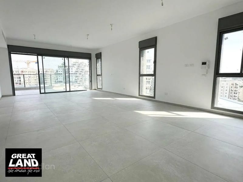 תמונה ממדלן – 6 חדרים • 11,800,000 ₪, הגנים 8, נווה גן, רמת השרון (1)