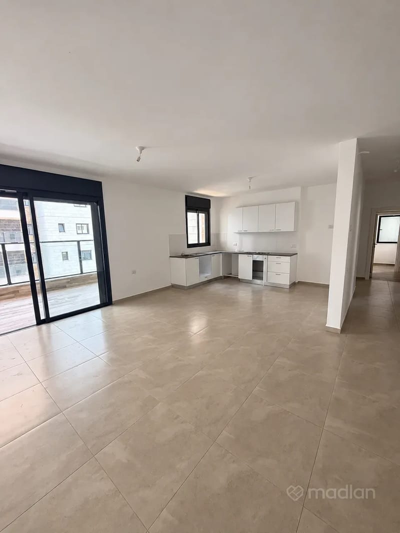 תמונה ממדלן – 5 חדרים • 8,200 ₪, אלי יבלון 16, נוריות, ראשון לציון (1)