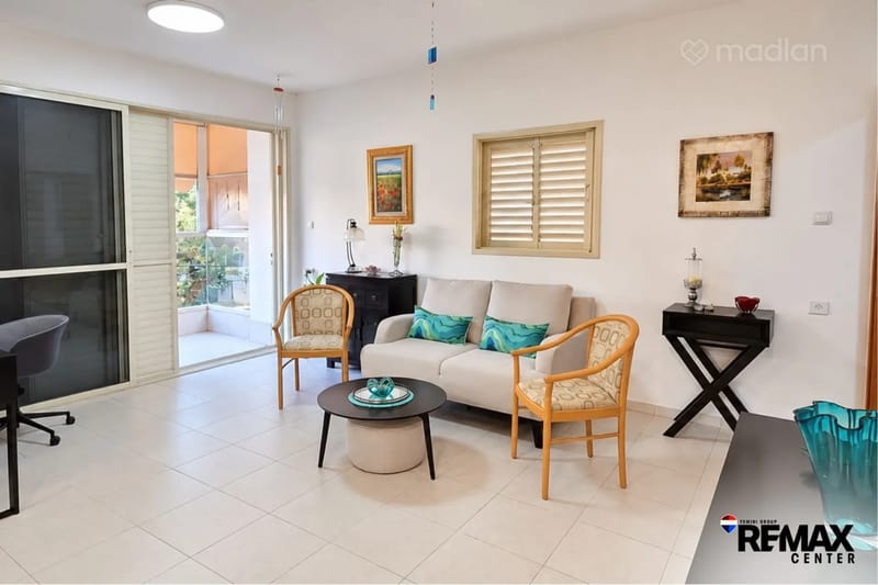 תמונה ממדלן – 4 חדרים • 2,290,000 ₪, חשמונאים 6, לב העיר, בת ים (1)