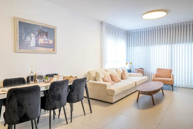 תמונה ממדלן – 4 חדרים • 3,490,000 ₪, הרצוג 8, מתחם 1201, הוד השרון (1)