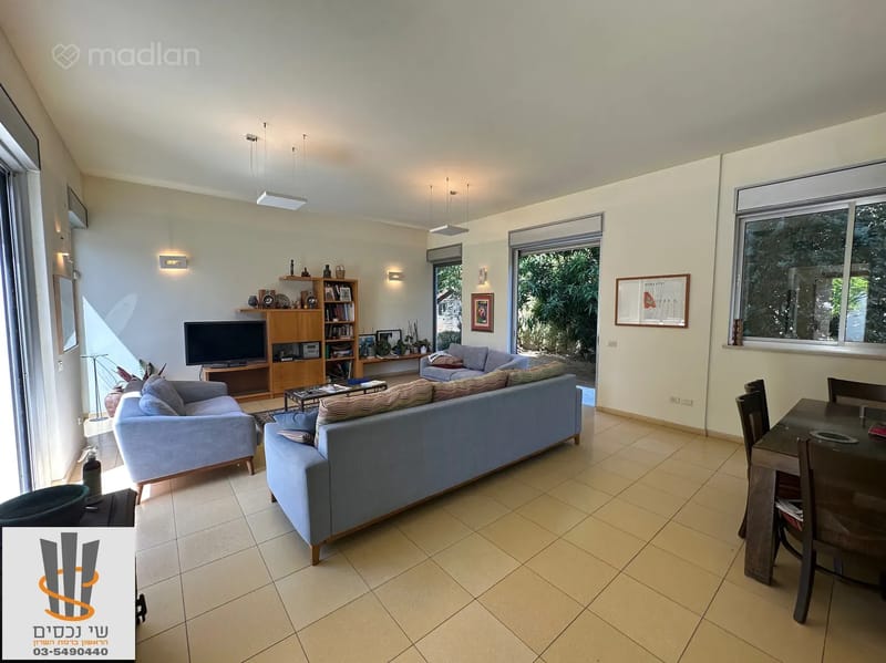 Photo from Madlan – 7 Rooms • ₪12,800,000, ז'בוטינסקי 17, Neve Rom, Ramat HaSharon (1)
