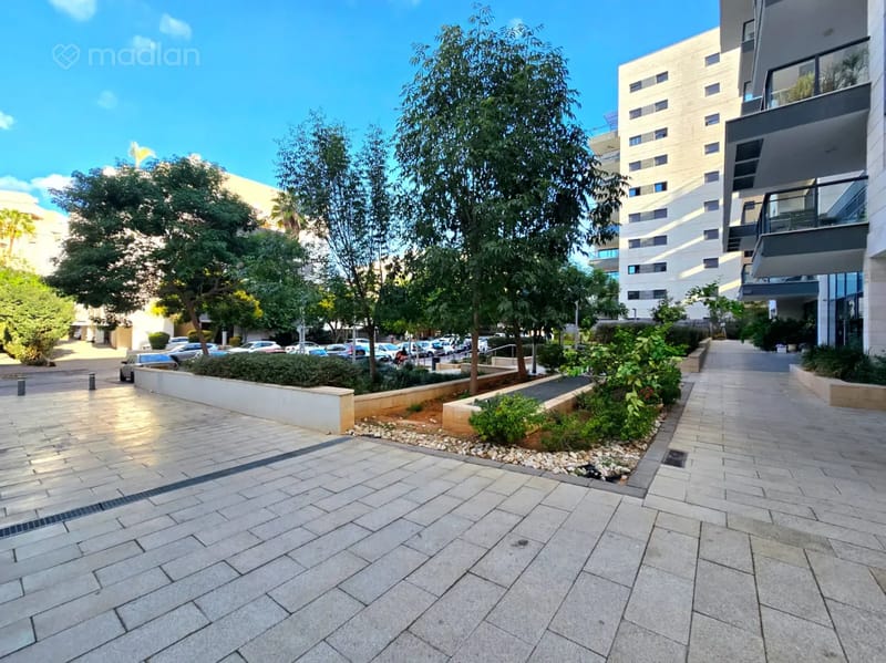 תמונה ממדלן – 5 חדרים • 7,190,000 ₪, ברנדייס 3, שכונה מרכז דרום, רעננה (1)