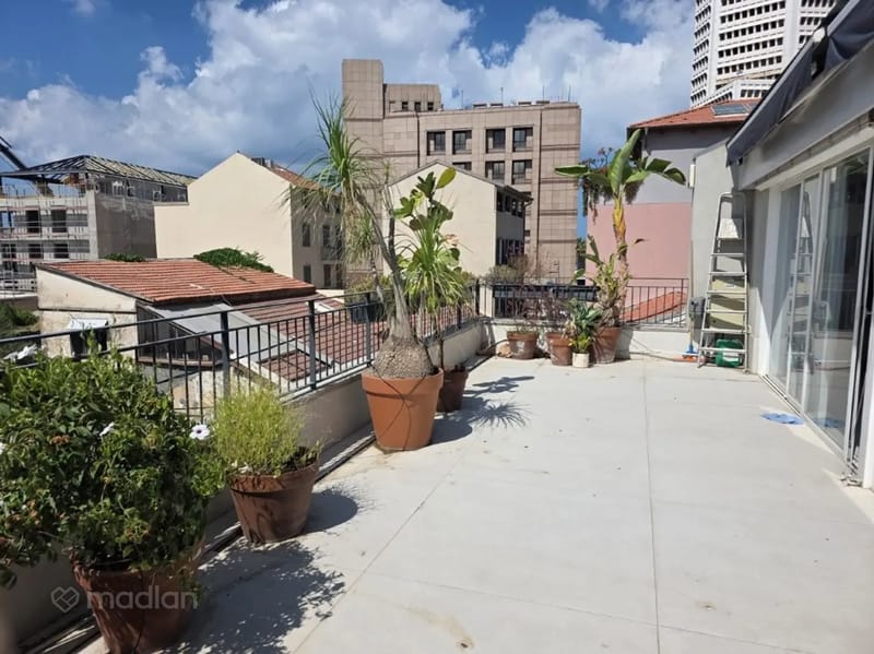 תמונה ממדלן – 4 חדרים • 30,000 ₪, חברת ש"ס 18, נווה צדק, תל אביב (1)