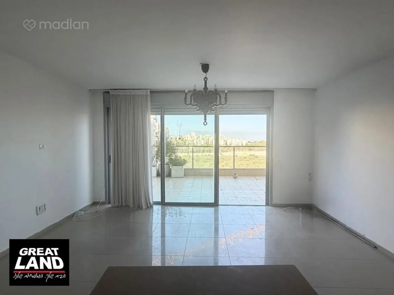 Фото с Madlan – 5 Комнаты • 13,500 ₪, השדות 18, Неве Ган, Рамат-ха-Шарон (1)