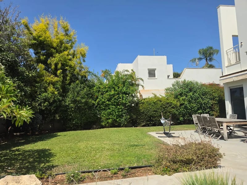 Photo from Madlan – 7 Rooms • ₪12,800,000, ז'בוטינסקי 26, Neve Rom, Ramat HaSharon (1)