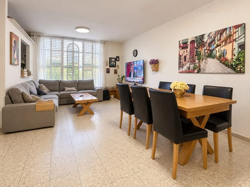 תמונה ממדלן – 4 חדרים • 5,400 ₪, צפת 13, קריית שרת מערב, חולון (1)