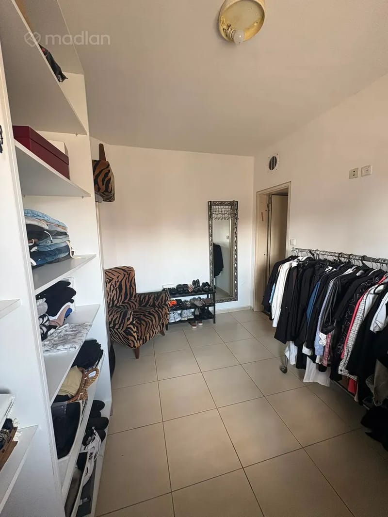 תמונה ממדלן – 5 חדרים • 8,300 ₪, אהרון גלעדי 3, חולון (1)