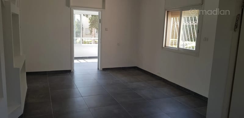 תמונה ממדלן – 3.5 חדרים • 4,000 ₪, גליל 13, נווה שאנן, חיפה (1)