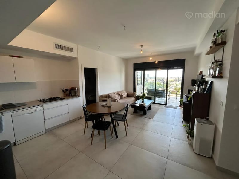תמונה ממדלן – 3 חדרים • 7,800 ₪, בית גוברין 13, מורשה, רמת השרון (1)
