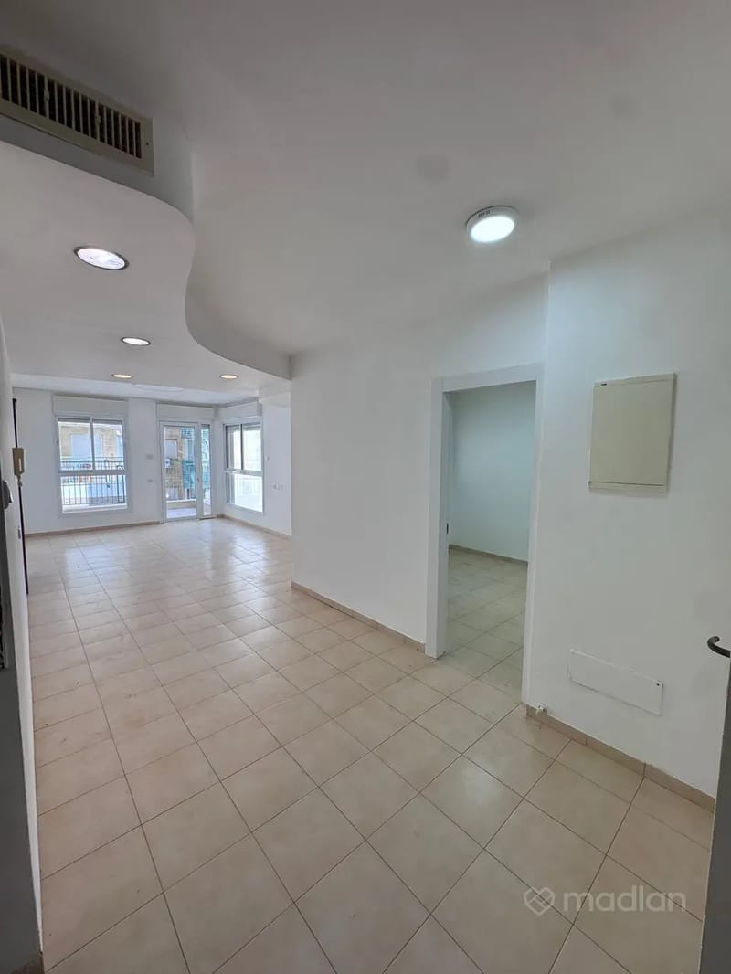 תמונה ממדלן – 4 חדרים • 5,000 ₪, הבישוף חג'אר 1, עבאס, חיפה (1)