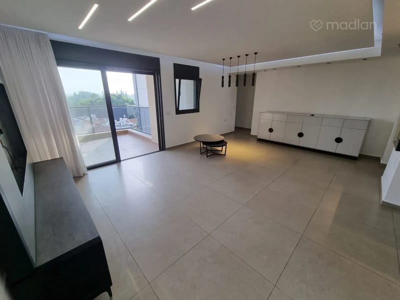 תמונה ממדלן – 5 חדרים • 10,500 ₪, ההגנה 35, הרצלייה הירוקה, הרצליה (1)