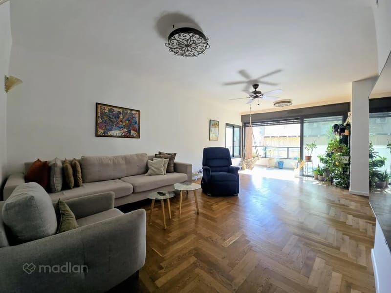 תמונה ממדלן – 4 חדרים • 3,500,000 ₪, סוקולוב 45, גולן, רמת השרון (1)