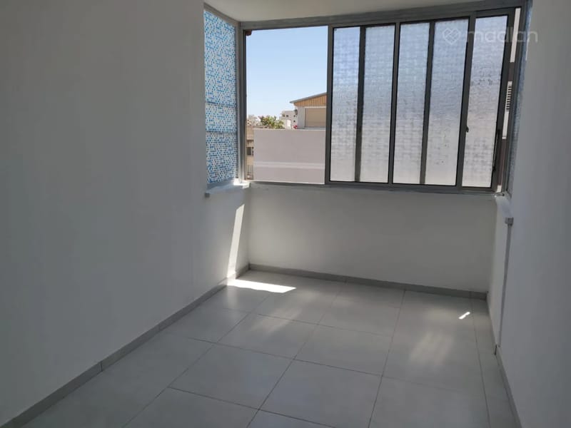 תמונה ממדלן – 2 חדרים • 3,900 ₪, גבע 2, מרכז העיר דרום, נתניה (1)