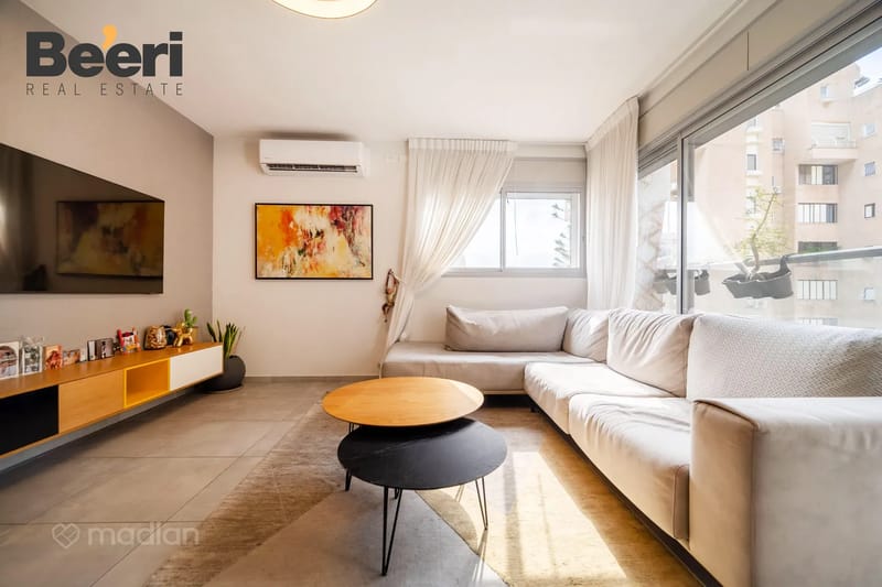 תמונה ממדלן – 4 חדרים • 2,690,000 ₪, ישורון 2, שיכון מזרחי, רמת גן (1)