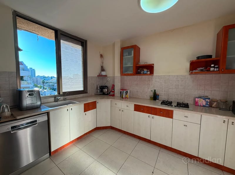 Photo from Madlan – 4.5 Rooms • ₪7,700, הבנים 15, Merkaz, Kfar Saba (1)