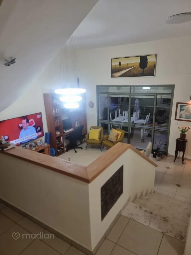 תמונה ממדלן – 4 חדרים • 2,350,000 ₪, שושנת הכרמל 10, כרמל מערבי, חיפה (1)