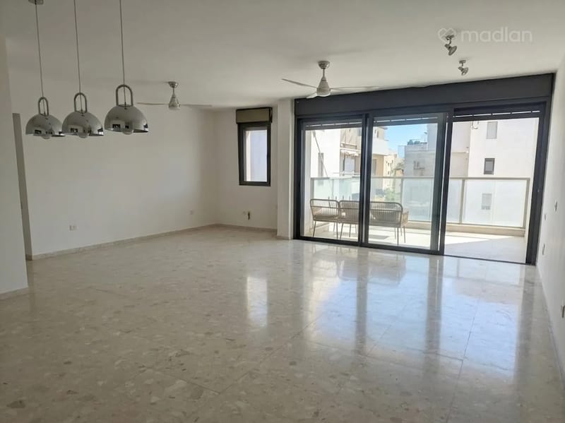 תמונה ממדלן – 4 חדרים • 12,300 ₪, בורלא 11, תוכנית ל', תל אביב (1)