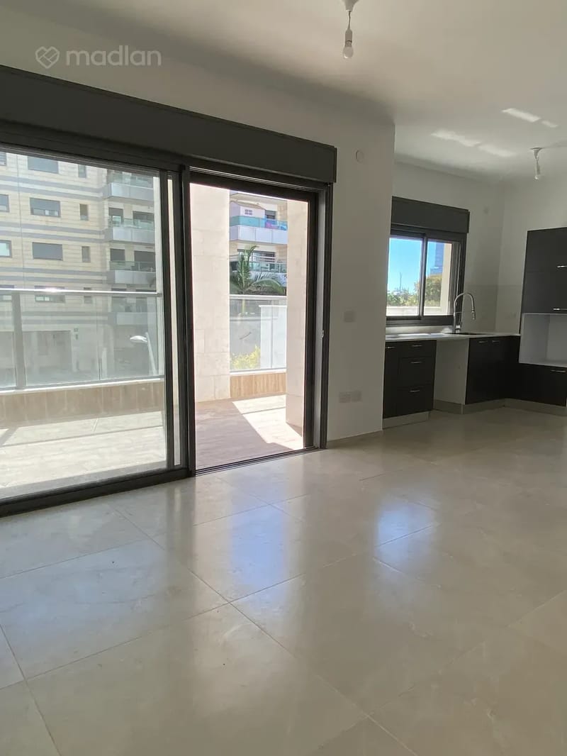 תמונה ממדלן – 3 חדרים • 3,360,000 ₪, שינפיין 5, השכונה הירוקה (כ״ס/80), כפר סבא (1)