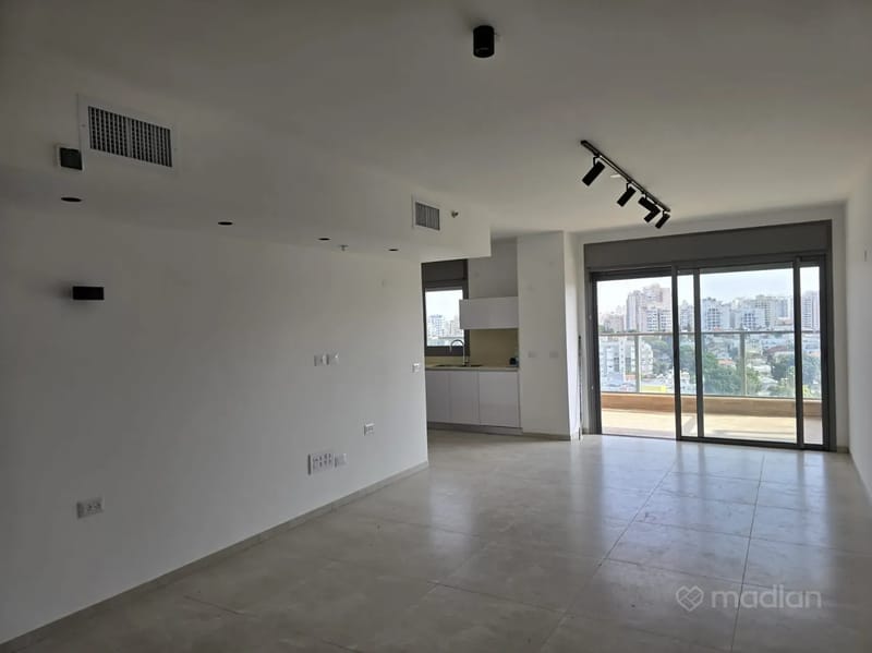 תמונה ממדלן – 5 חדרים • 8,500 ₪, בן גוריון 11, השכונה הוותיקה, גבעת שמואל (1)