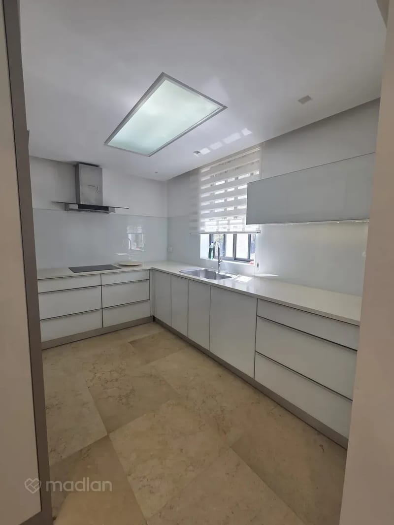 Photo from Madlan – 9 Rooms • ₪16,800, משה סנה 36, HaMishtala, Tel Aviv (1)