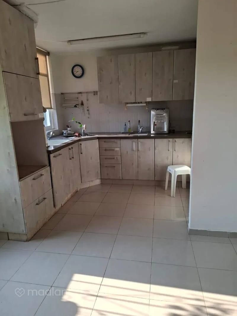 תמונה ממדלן – 3.5 חדרים • 5,600 ₪, המישמר הירדן 1, שיכון מזרחי, רמת גן (1)