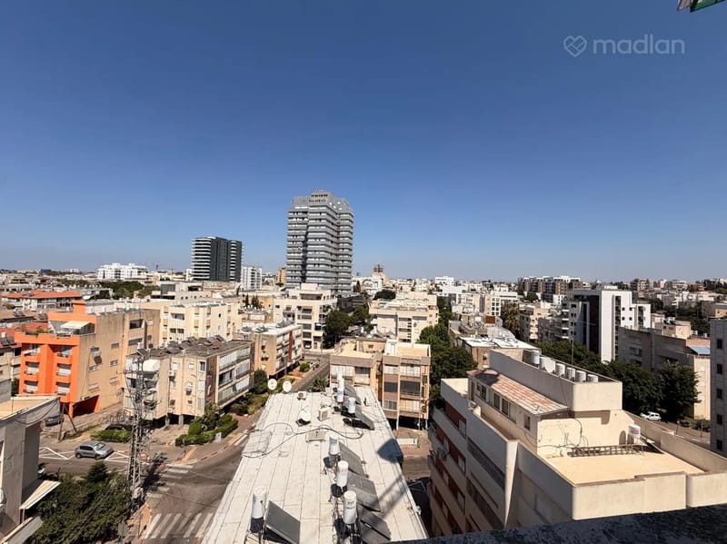 תמונה ממדלן – 3 חדרים • 3,600,000 ₪, בר אילן 4, מרכז, הרצליה (1)