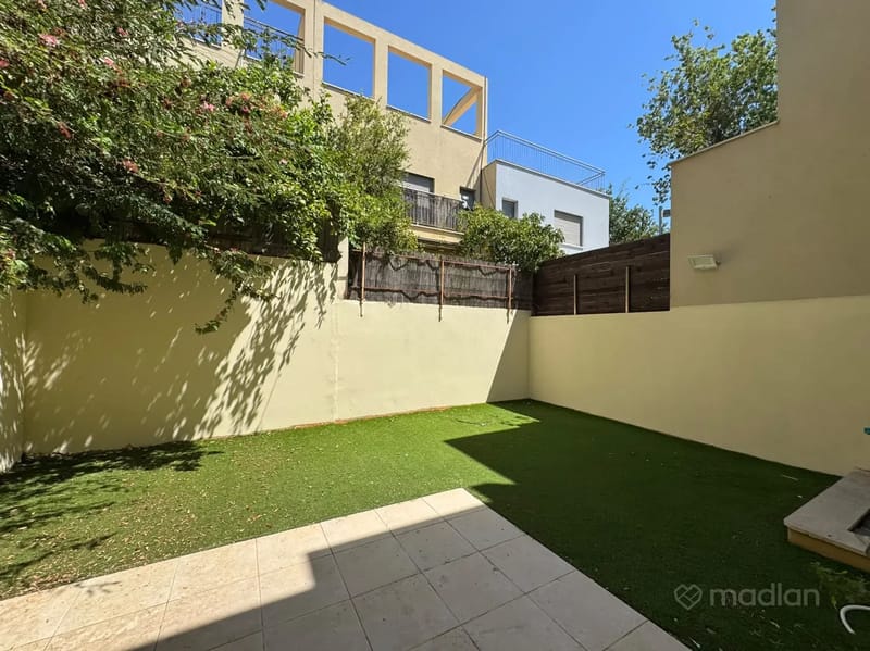 תמונה ממדלן – 7 חדרים • 19,500 ₪, אבוקה 11, גני צהלה,רמות צהלה, תל אביב (1)