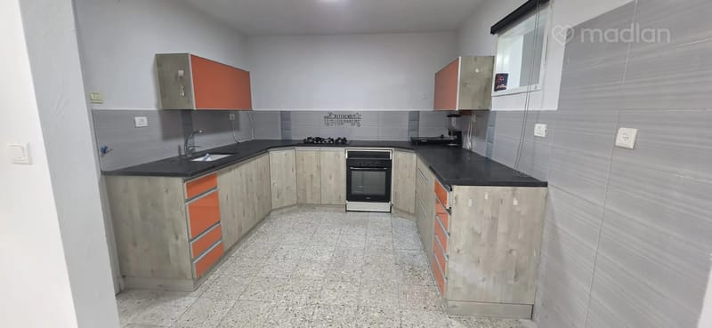 תמונה ממדלן – 4 חדרים • 5,500 ₪, הרמה 18, גני תקווה, גני תקווה (1)