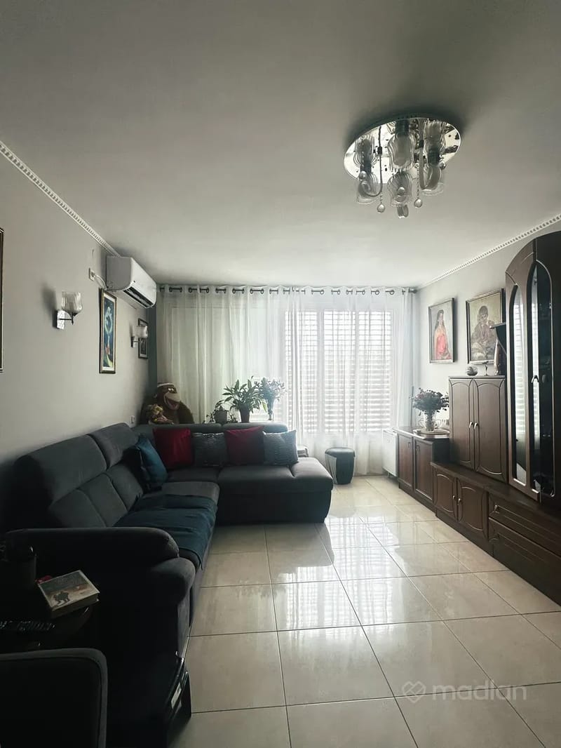 תמונה ממדלן – 4.5 חדרים • 5,800 ₪, אלופי צה"ל 11, קריית שרת מזרח, חולון (1)