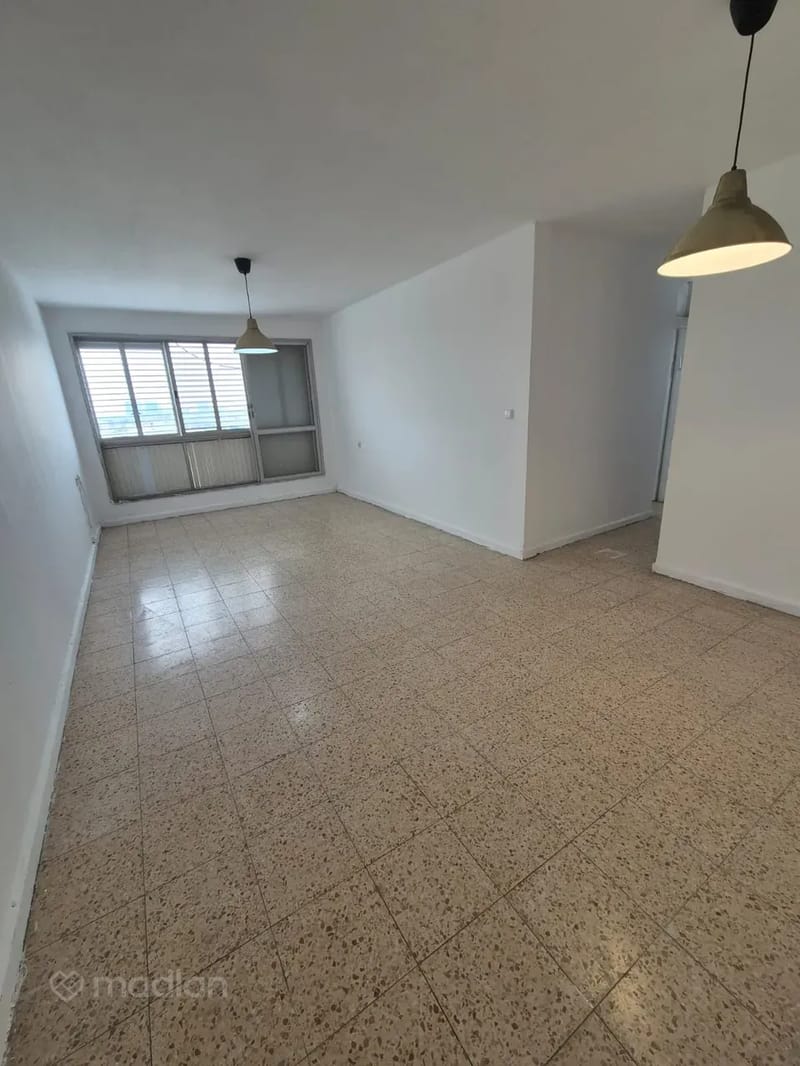 Фото с Madlan – 4 Комнаты • 5,600 ₪, יוספטל 131, Неот-Рахель, Холон (1)