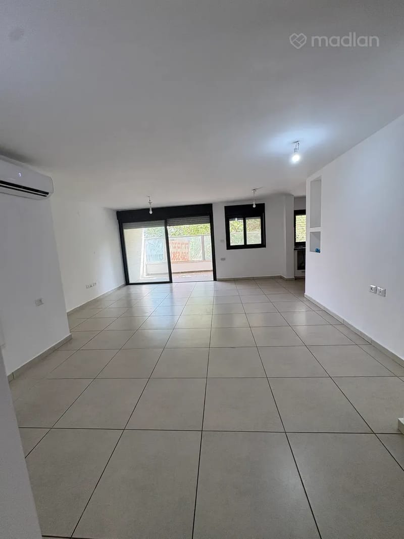 Photo from Madlan – 4 Rooms • ₪8,500, לוי אשכול 20, Shchuna Merkaz Darom, Ra'anana (1)