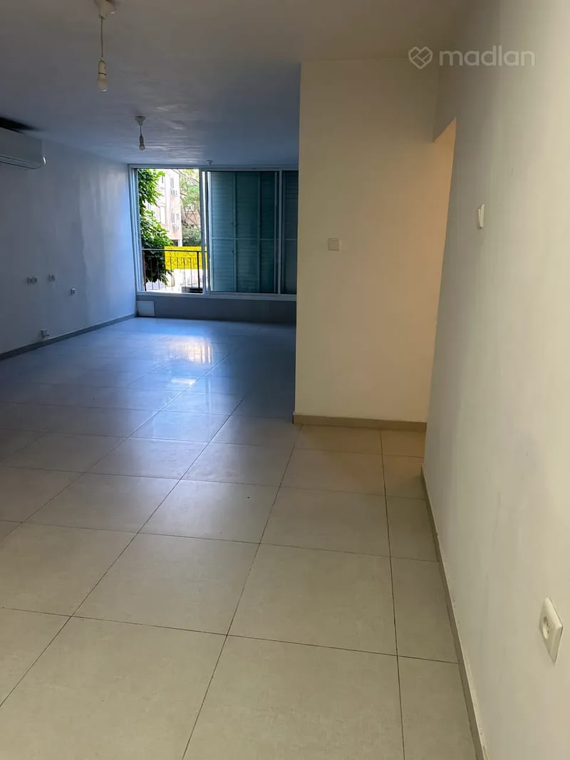 Photo from Madlan – 4 Rooms • ₪8,000, הירדן 31, Shikun Mizrahi, Ramat Gan (1)