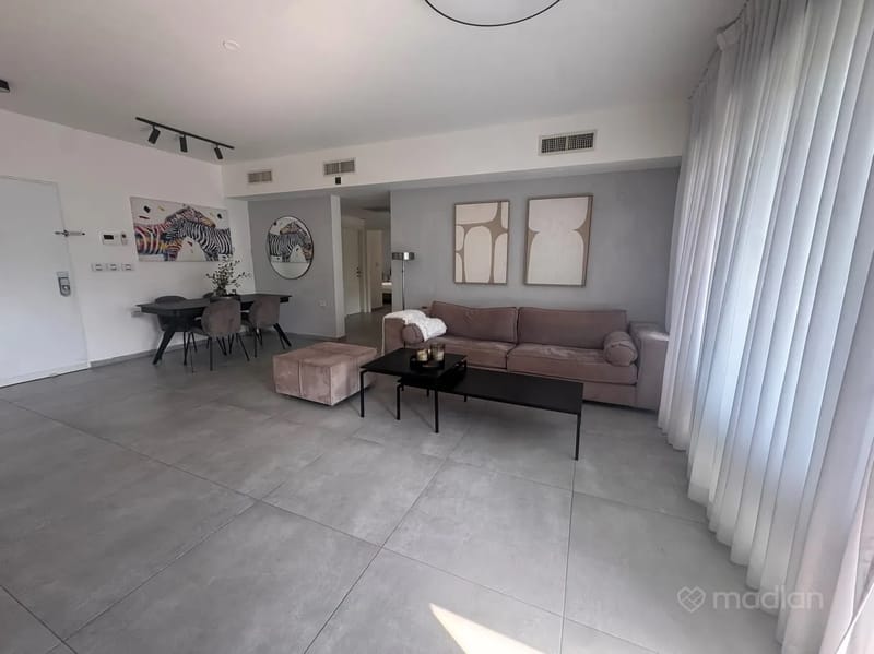 Фото с Madlan – 5 Комнаты • 16,000 ₪, קדושי השואה 5, Азорей Хен, Тель-Авив (1)