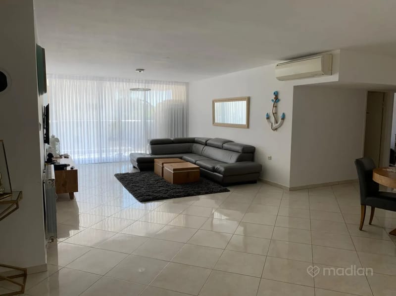 Photo from Madlan – 4.5 Rooms • ₪8,700, יאיר שטרן 4, Neve Yisrael, Herzliya (1)