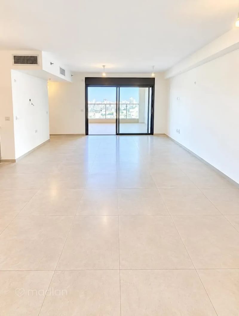 תמונה ממדלן – 5 חדרים • 8,500 ₪, ז'בוטינסקי 11, השכונה הוותיקה, גבעת שמואל (1)