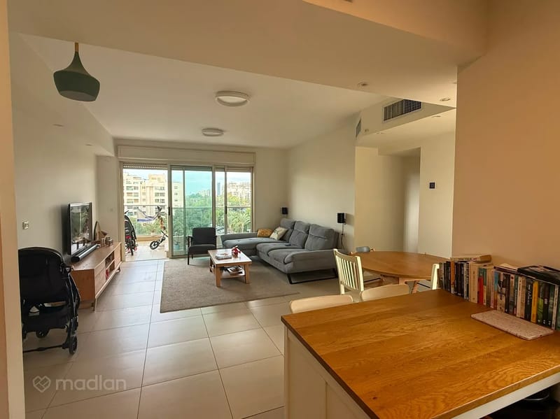 תמונה ממדלן – 4 חדרים • 4,850,000 ₪, נתן אקסלרוד 10, רמת אביב החדשה, תל אביב (1)