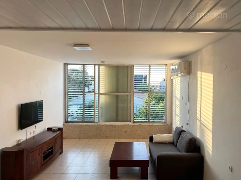 תמונה ממדלן – 3 חדרים • 6,900 ₪, סוקולוב 27, גולן, רמת השרון (1)
