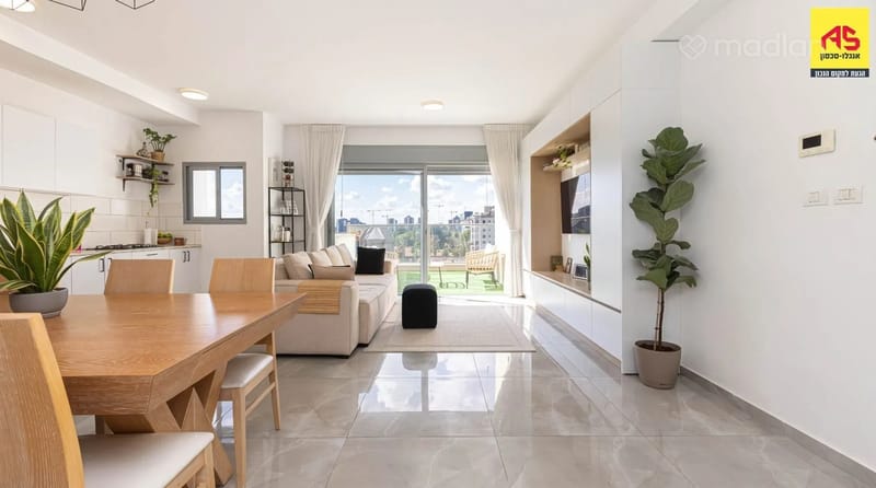 תמונה ממדלן – 4 חדרים • 2,880,000 ₪, חפץ חיים 10, קריית ויצמן, רעננה (1)