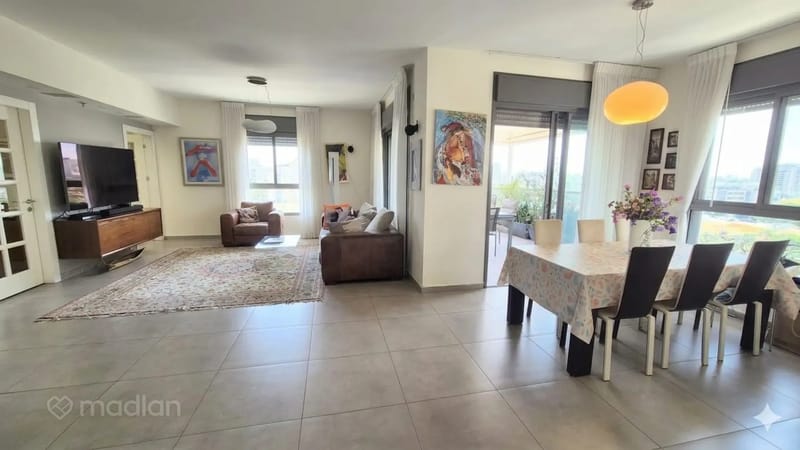 תמונה ממדלן – 5 חדרים • 4,400,000 ₪, אפרים קציר 10, מתחם 1200, הוד השרון (1)