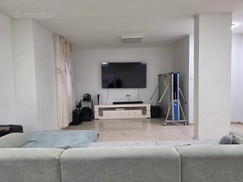 תמונה ממדלן – 4.5 חדרים • 8,200 ₪, שלמה 4, צמרת גנים, פתח תקווה (1)