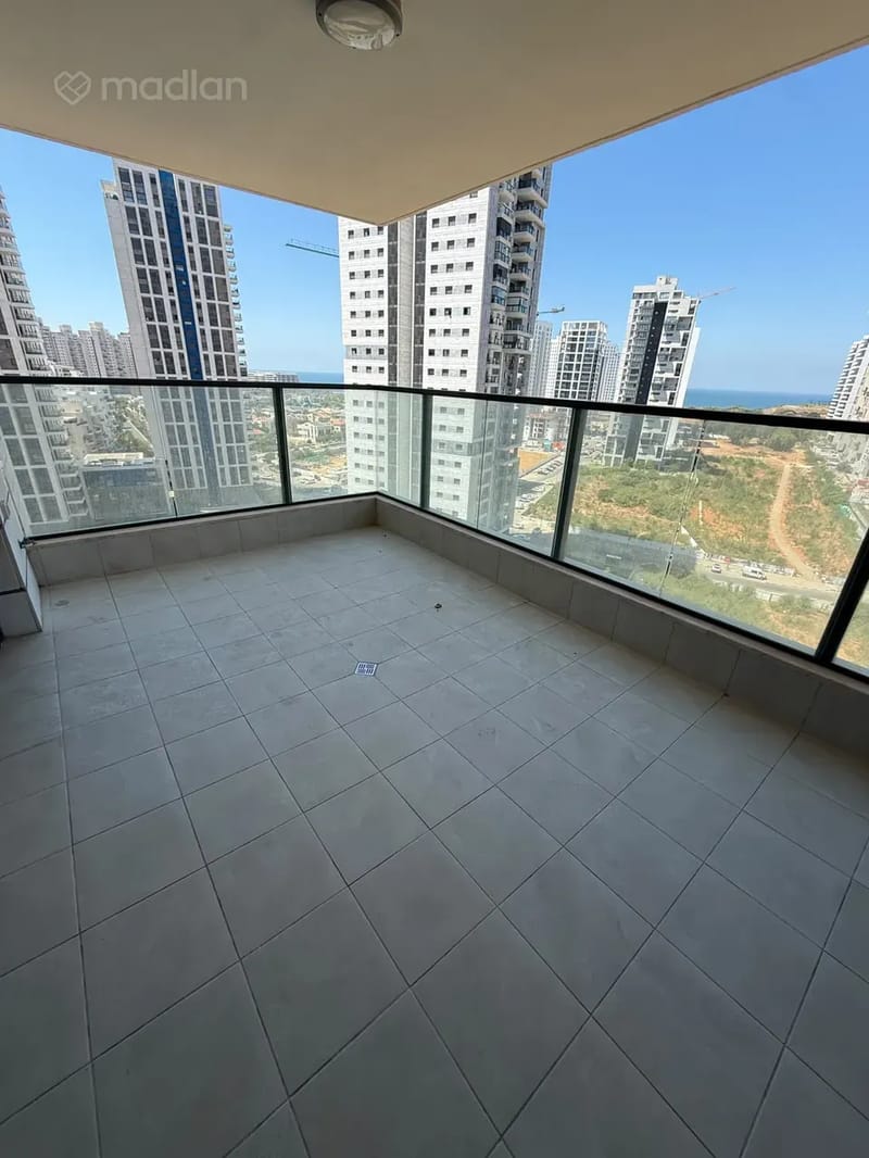תמונה ממדלן – 5 חדרים • 9,100 ₪, יפה ירקוני 5, שכונה דרום חדש, בת ים (1)