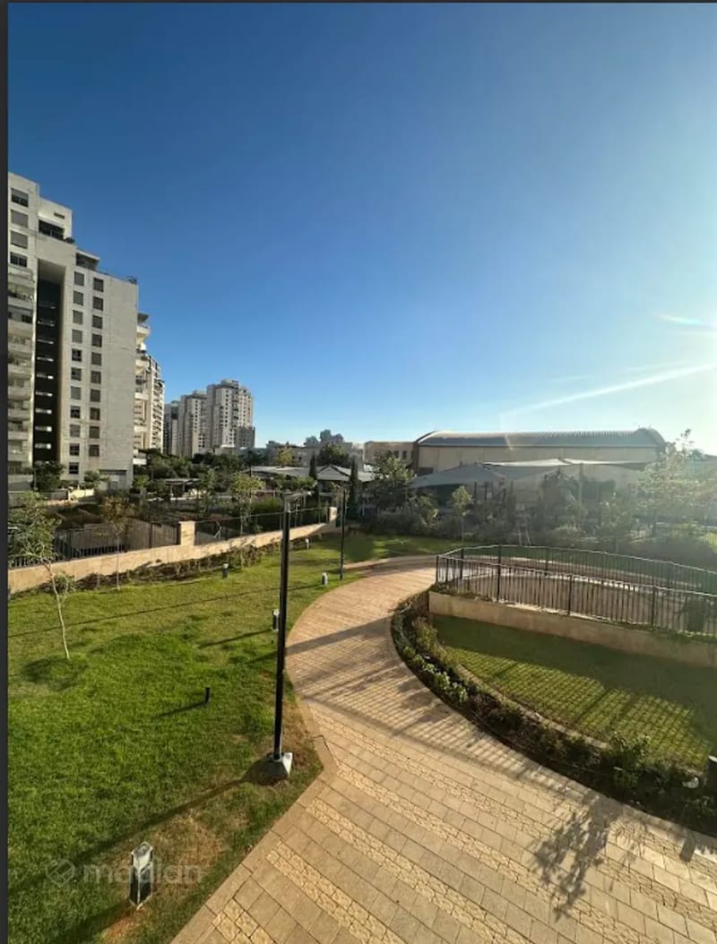 תמונה ממדלן – 5 חדרים • 3,750,000 ₪, חיים הרצוג 5, מתחם 1201, הוד השרון (1)