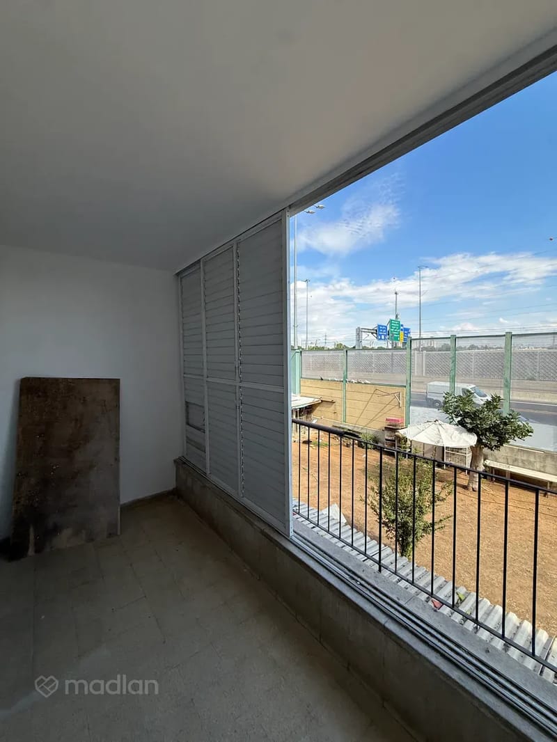 תמונה ממדלן – 3 חדרים • 4,999 ₪, לויק 8, קריית שלום, תל אביב (1)