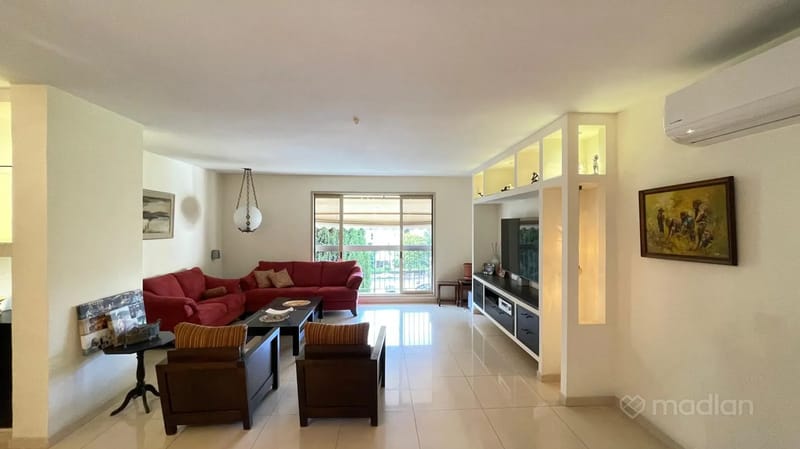Photo from Madlan – 5 Rooms • ₪11,800, רבינא 19, Neve Avivim, Tel Aviv (1)