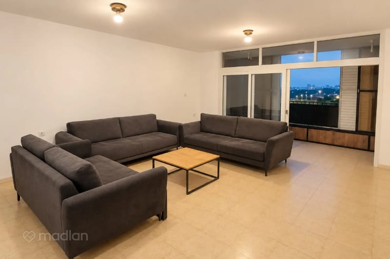 תמונה ממדלן – 3 חדרים • 2,100,000 ₪, הקשת 2, קריית שלום, תל אביב (1)