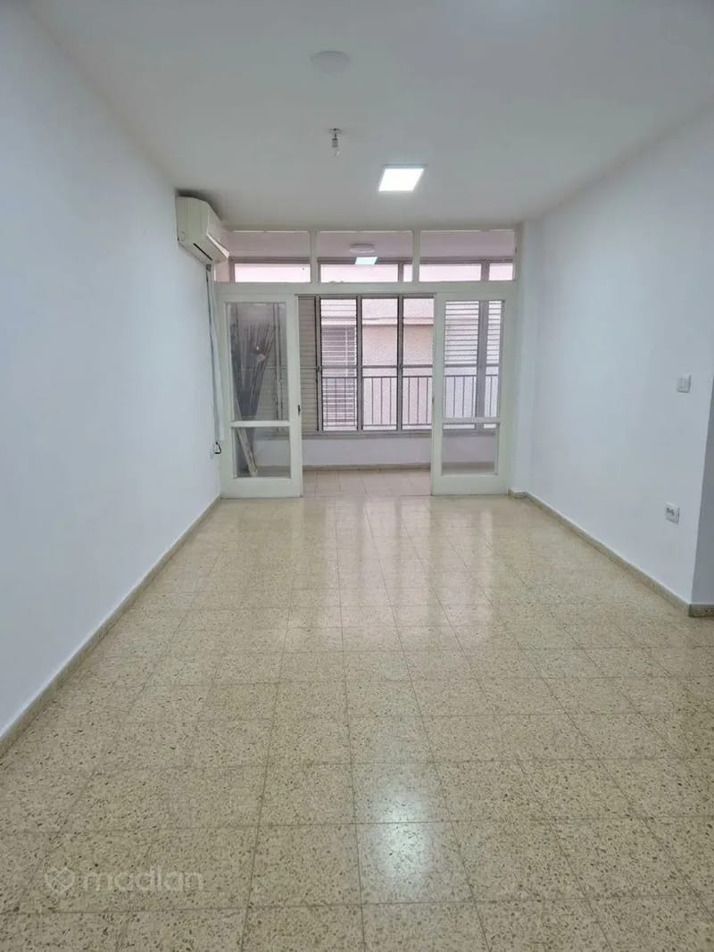 תמונה ממדלן – 3 חדרים • 1,770,000 ₪, טשרניחובסקי 28, לב העיר, בת ים (1)