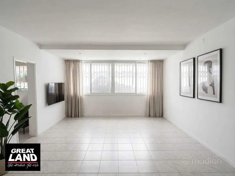 תמונה ממדלן – 5.5 חדרים • 8,150,000 ₪, קהילת סופיה 40, תל ברוך, תל אביב (1)
