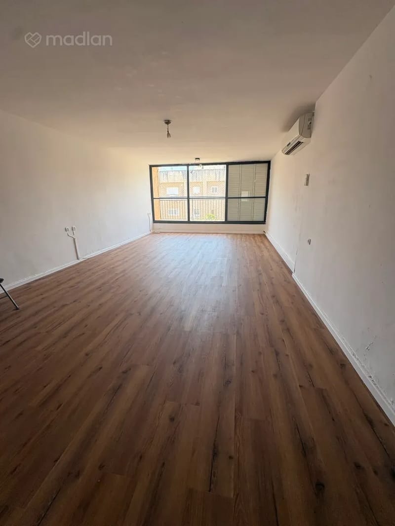 תמונה ממדלן – 5 חדרים • 7,500 ₪, החשמונאים 8, נווה דוד רמז, רעננה (1)