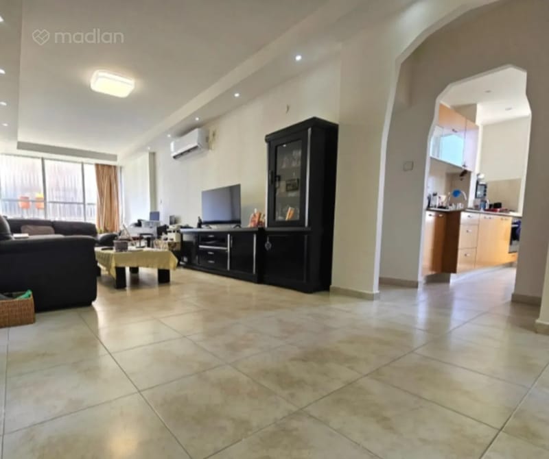Фото с Madlan – 4 Комнаты • 5,900 ₪, פרישמן 14, Эйн Ганим, Петах-Тиква (1)
